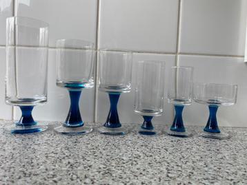 groot kristallen glasservies vintage-modern beschikbaar voor biedingen
