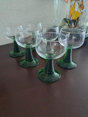 Set van 6 vintage Luminarc Roemer glazen met groene voet beschikbaar voor biedingen