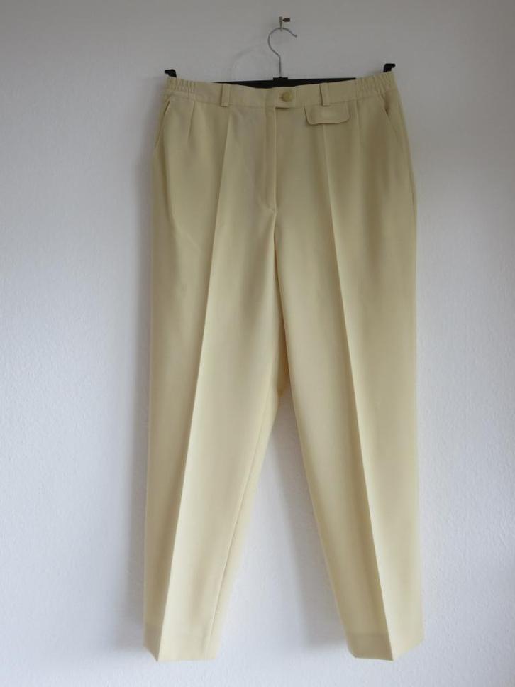 delmod beige crème zachtgele pantalon maat 42 met scheerwol, Kleding | Dames, Broeken en Pantalons, Zo goed als nieuw, Maat 42/44 (L)