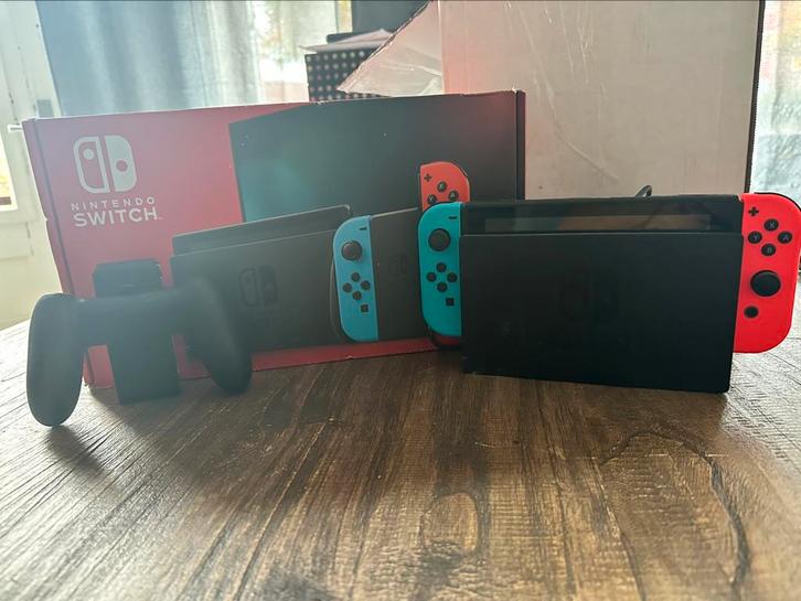 Switch V2 2019, Spelcomputers en Games, Spelcomputers | Nintendo Switch, Zo goed als nieuw, Switch 2019 Upgrade, Met 2 controllers