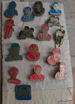 Pins jaren 60 entertainers zangers 16 stuks, Verzamelen, Speldjes, Pins en Buttons, Ophalen of Verzenden, Zo goed als nieuw, Overige onderwerpen