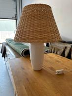 Tafel lamp met rieten kap, Ophalen, Zo goed als nieuw, Rond