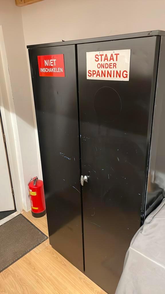Zeer sterke Stalen industriële vintage kast, Huis en Inrichting, Kasten | Lockerkasten, Gebruikt, Ophalen of Verzenden
