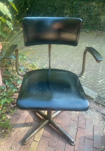 Originele Ahrend de Cirkel bureaustoel (met oude stijl knop) beschikbaar voor biedingen