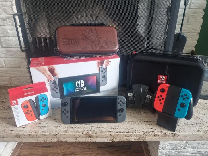 Nintendo Switch V1 set / 2 cases / extra joycons / COMPLEET!, Spelcomputers en Games, Spelcomputers | Nintendo Switch, Gebruikt