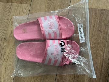 Nieuwe slippers happy days maat 40 beschikbaar voor biedingen