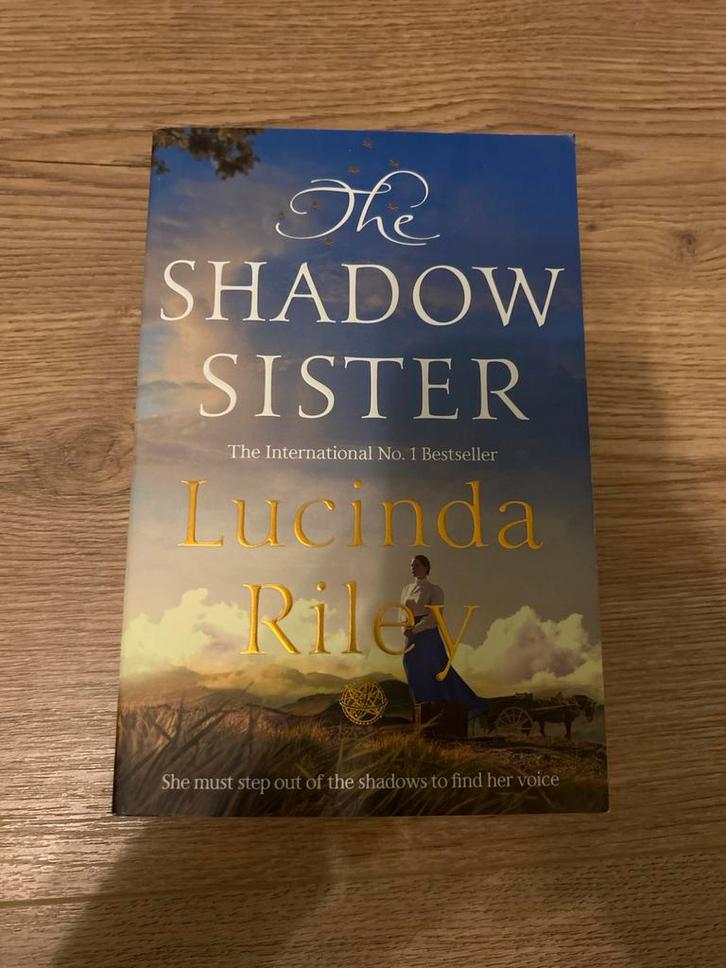 The Shadow Sister - Lucinda Riley, Boeken, Romans, Zo goed als nieuw, Nederland, Ophalen of Verzenden