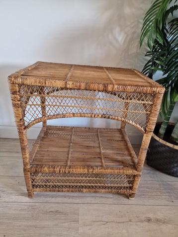 Leuke rotan retro bijzet tafel  beschikbaar voor biedingen