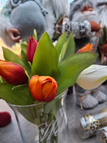 Vaas met tulpen - Decoratief beschikbaar voor biedingen