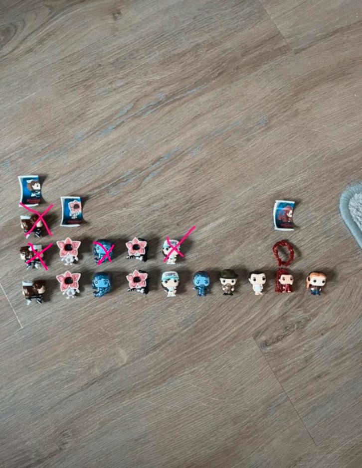 Strangerthings kinderjoy bundle 2 keuzepoppetjes +2x chocola, Verzamelen, Poppetjes en Figuurtjes, Zo goed als nieuw, Ophalen of Verzenden