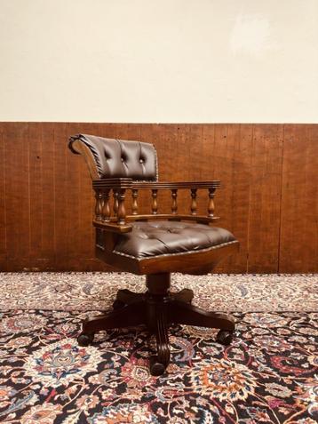 Klassiek Engels Chesterfield Bureaustoel beschikbaar voor biedingen