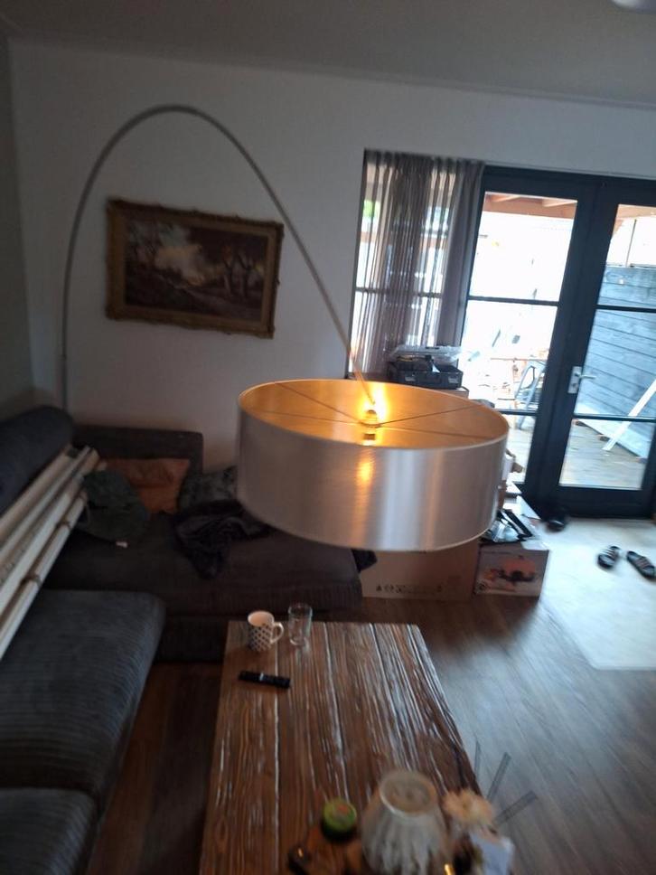 Stijlvolle Booglamp met Grote Kap - In Goede Staat, Huis en Inrichting, Lampen | Vloerlampen, Zo goed als nieuw, 150 tot 200 cm