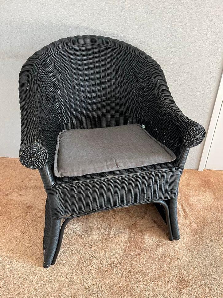 Zwarte Rotan Stoel met Kussen - Zithoogte 45cm, Huis en Inrichting, Fauteuils, Gebruikt, Riet of Rotan, 50 tot 75 cm, Minder dan 75 cm