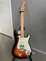 Fender Stratocaster Electric Guitar + Accessories, Muziek en Instrumenten, Solid body, Zo goed als nieuw, Fender, Ophalen