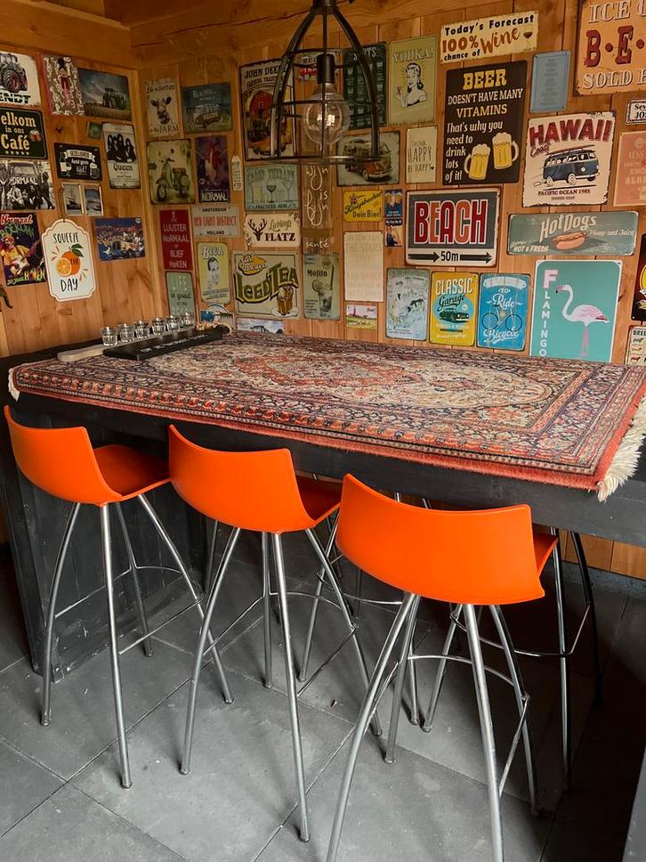 Bar met 6 barkrukken, Huis en Inrichting, Barkrukken, Zo goed als nieuw, 60 tot 90 cm, Hout, 5 krukken of meer, Met voetsteun