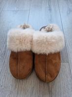 Uggs (nep) sloffen maat 37, Kleding | Dames, Schoenen, Bruin, Ophalen of Verzenden, Zo goed als nieuw, Pantoffels of Sloffen