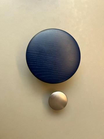 2 Muuto dots beschikbaar voor biedingen