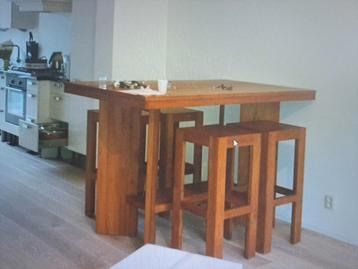 Teakhouten eetkamertafel, bartafel met 4 krukken beschikbaar voor biedingen