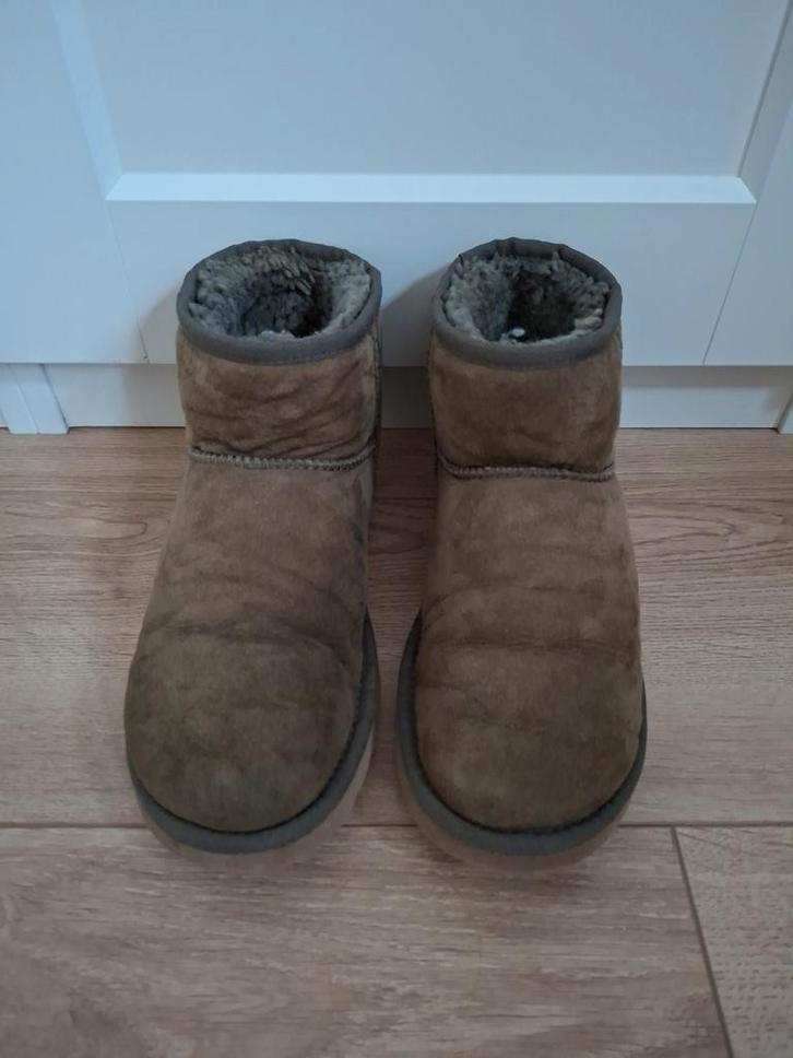 Uggs laarzen Maat 38, Kleding | Dames, Schoenen, Zo goed als nieuw, Zwart, Ophalen of Verzenden