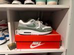 Air max 1 lv8 spiral sage maat 42, Kleding | Heren, Schoenen, Ophalen of Verzenden, Zo goed als nieuw