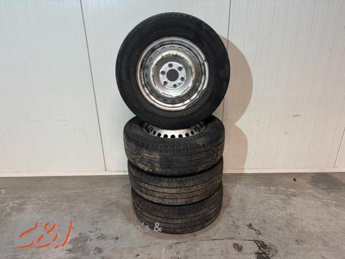 Velgen set + banden van een Iveco New Daily, Auto-onderdelen, Banden en Velgen, Personenwagen, Gebruikt, 3 maanden garantie, Ophalen of Verzenden