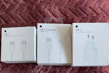 Originele snoertjes en adapters  beschikbaar voor biedingen