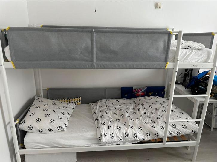IKEA VITVAL stapelbed 90x200 cm lichtgrijs zo goed als nieuw, Huis en Inrichting, Slaapkamer | Stapelbedden en Hoogslapers, Zo goed als nieuw