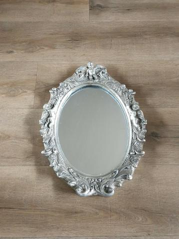 Mooie ovale zilverkleurige brocante barok spiegel beschikbaar voor biedingen