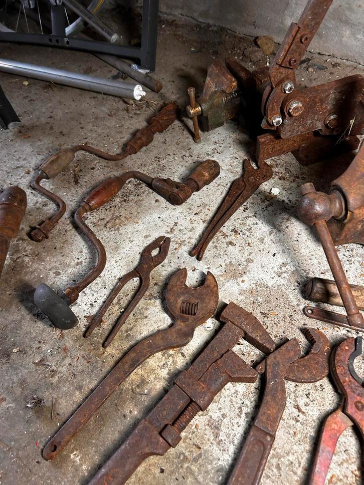 Oud Gereedschap: Bankschroef, Tangen & Meer, Antiek en Kunst, Antiek | Gereedschap en Instrumenten, Ophalen of Verzenden