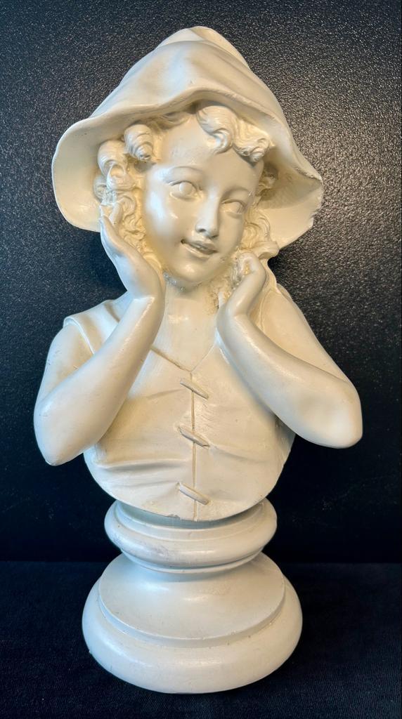 Vintage Beeld van Meisje met Hoed, Antiek en Kunst, Kunst | Beelden en Houtsnijwerken, Ophalen of Verzenden
