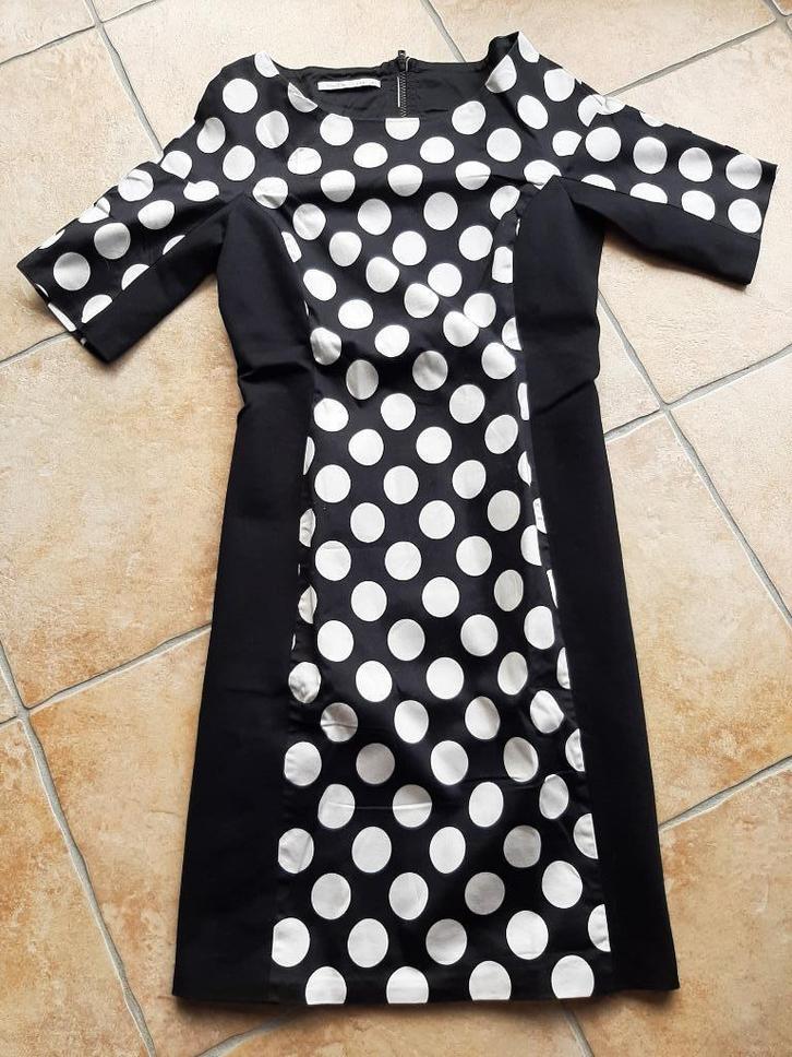 Vanila Classics jurk zwart met witte noppen. M ongedragen, Kleding | Dames, Jurken, Nieuw, Maat 38/40 (M), Zwart, Onder de knie