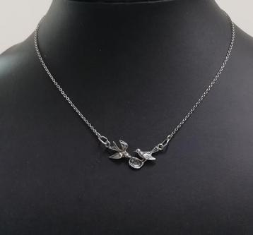 Zilveren ketting met hanger vogels bij nest beschikbaar voor biedingen