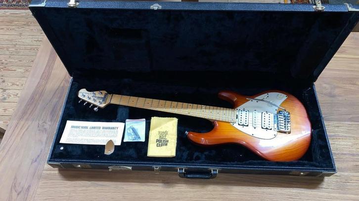 Ernie Ball Music Man Silhouette 1991 HSH Tremolo Sunburst, Muziek en Instrumenten, Snaarinstrumenten | Gitaren | Elektrisch, Zo goed als nieuw