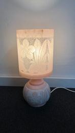 Albast tafellamp met bloemen., Huis en Inrichting, Lampen | Tafellampen, Ophalen of Verzenden, Gebruikt, Overige materialen, Minder dan 50 cm