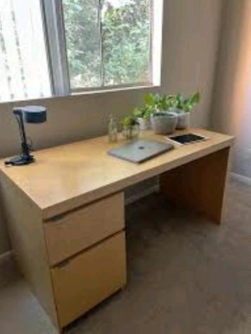 Bureau beschikbaar voor biedingen