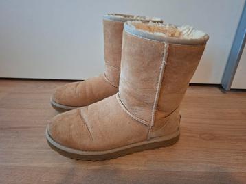 Ugg's classic tall beschikbaar voor biedingen