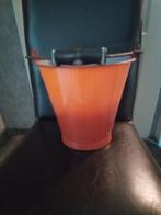 Oude emaille emmer met houten handvat, tomaat rood., Antiek en Kunst, Antiek | Emaille, Ophalen of Verzenden