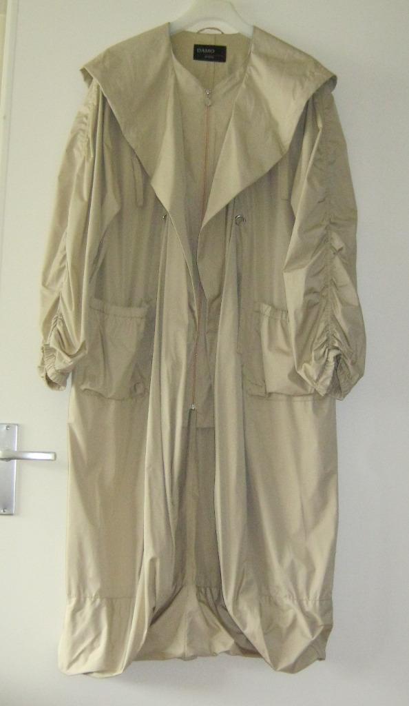 NIEUWE lange beige jas met grote kraag van Damo Donna, mt.44, Kleding | Dames, Jassen | Zomer, Nieuw, Maat 42/44 (L), Beige, Verzenden