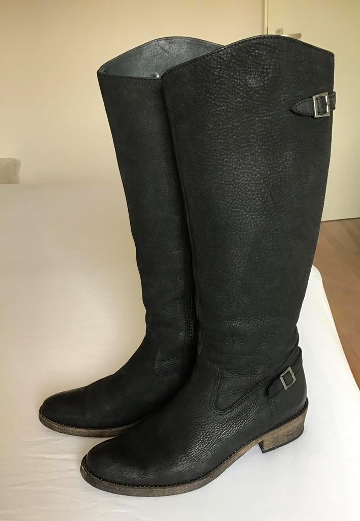 Mooie stoere laarzen van INVITO m 40 NIEUWSTAAT, Kleding | Dames, Schoenen, Zo goed als nieuw, Hoge laarzen, Zwart, Ophalen of Verzenden