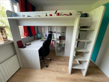 Nette hoogslaper incl bureau en kast te koop beschikbaar voor biedingen