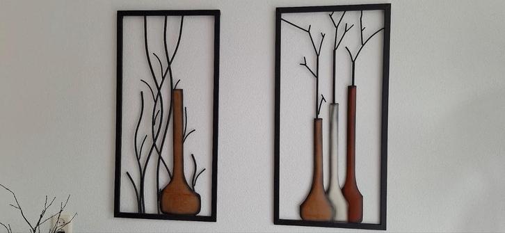Wanddecoratie: 2 Metalen Raamdecoratie Vazen, Huis en Inrichting, Woonaccessoires | Wanddecoraties, Zo goed als nieuw, Ophalen of Verzenden