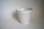 vintage bloempot aardewerk erica wit relief keramiek pot, Gebruikt, Rond, Binnen, Ophalen of Verzenden