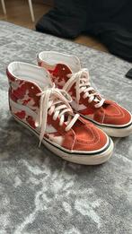 Vans rood suède maat 40.5 unisex, Kleding | Heren, Schoenen, Ophalen of Verzenden, Zo goed als nieuw, Vans, Sneakers of Gympen