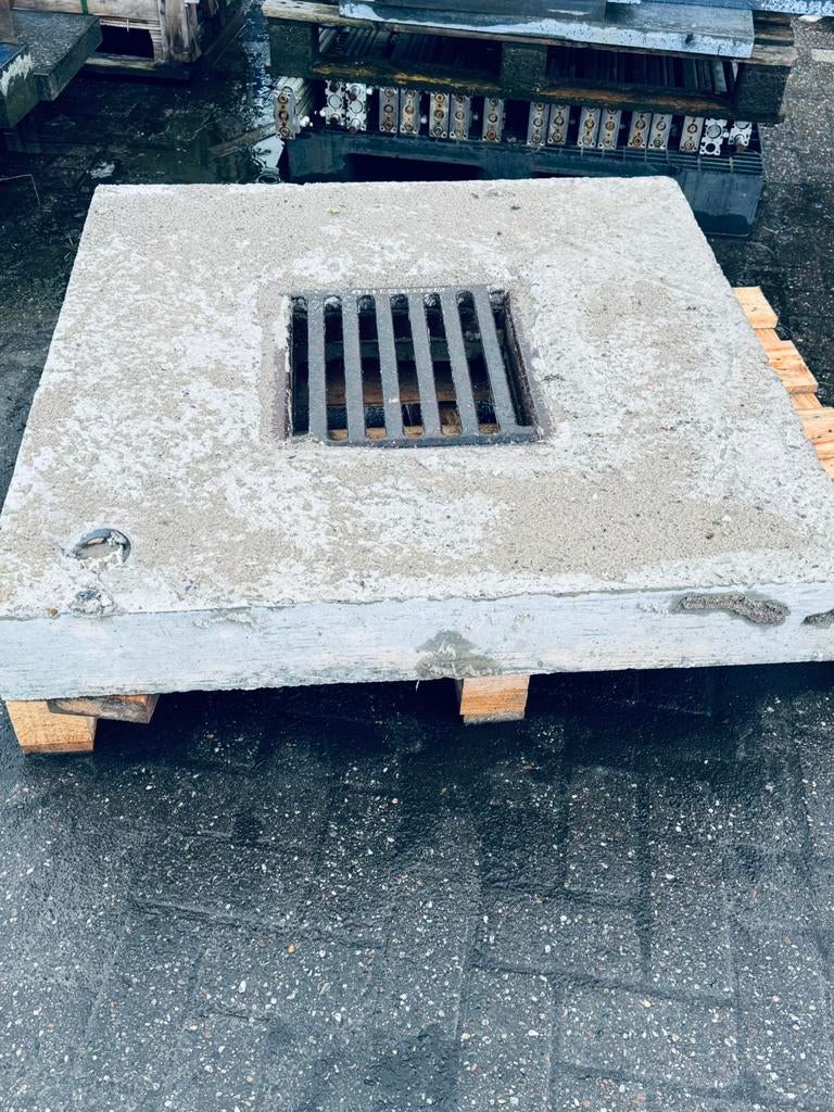 Beton deksel, Tuin en Terras, Overige typen, Ophalen of Verzenden, Zo goed als nieuw, Minder dan 5 m²