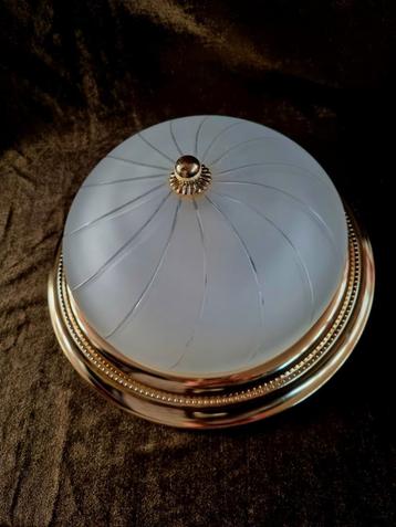 GLAZEN PLAFONNIERE MET MELK GLAZEN KAP beschikbaar voor biedingen