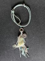 Lederen ketting met bedels, Ophalen of Verzenden, Gebruikt, Overige kleuren, Overige materialen