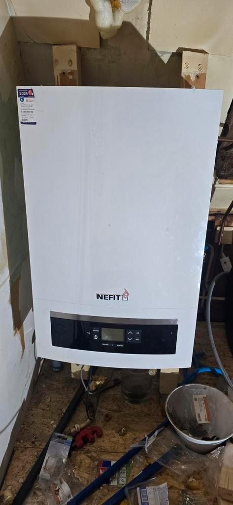 Nefit boiler Bouwjaar 2020, Doe-het-zelf en Verbouw, Geisers en Boilers, Zo goed als nieuw, Boiler, Aardgas, 100 liter of meer