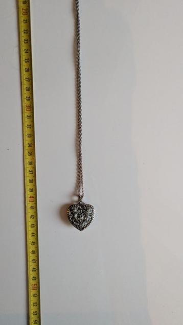 ketting met zilveren hartje beschikbaar voor biedingen
