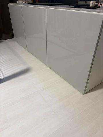 IKEA BESTA GRIJS MET BIJPASSEND BLAD beschikbaar voor biedingen