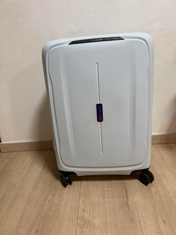 Samsonite Essens 69cm koffer beschikbaar voor biedingen